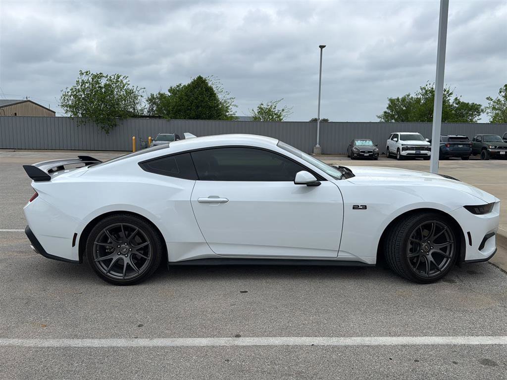 Used 2024 Ford Mustang Premium image 3