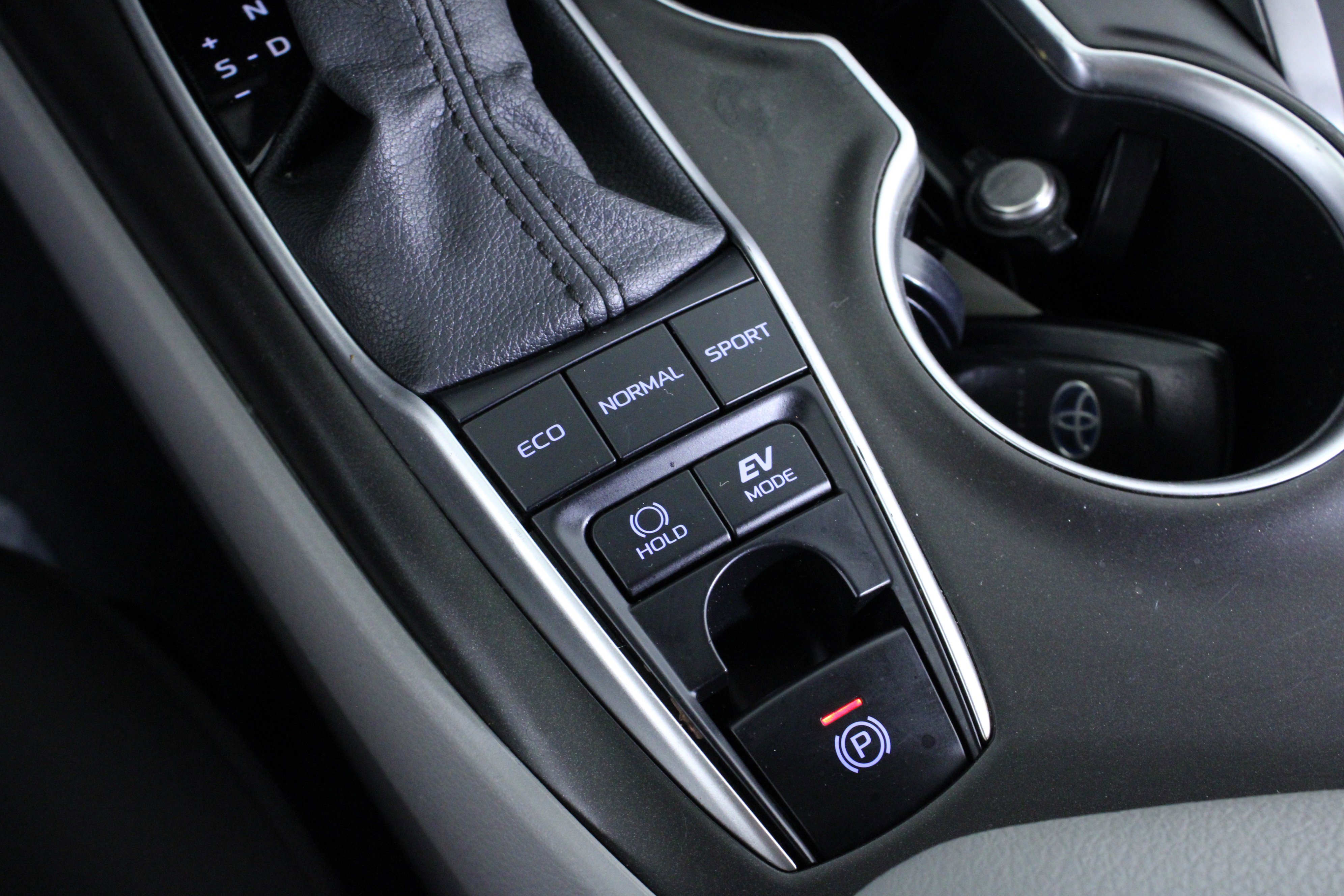 Used 2022 Toyota Camry LE image 25