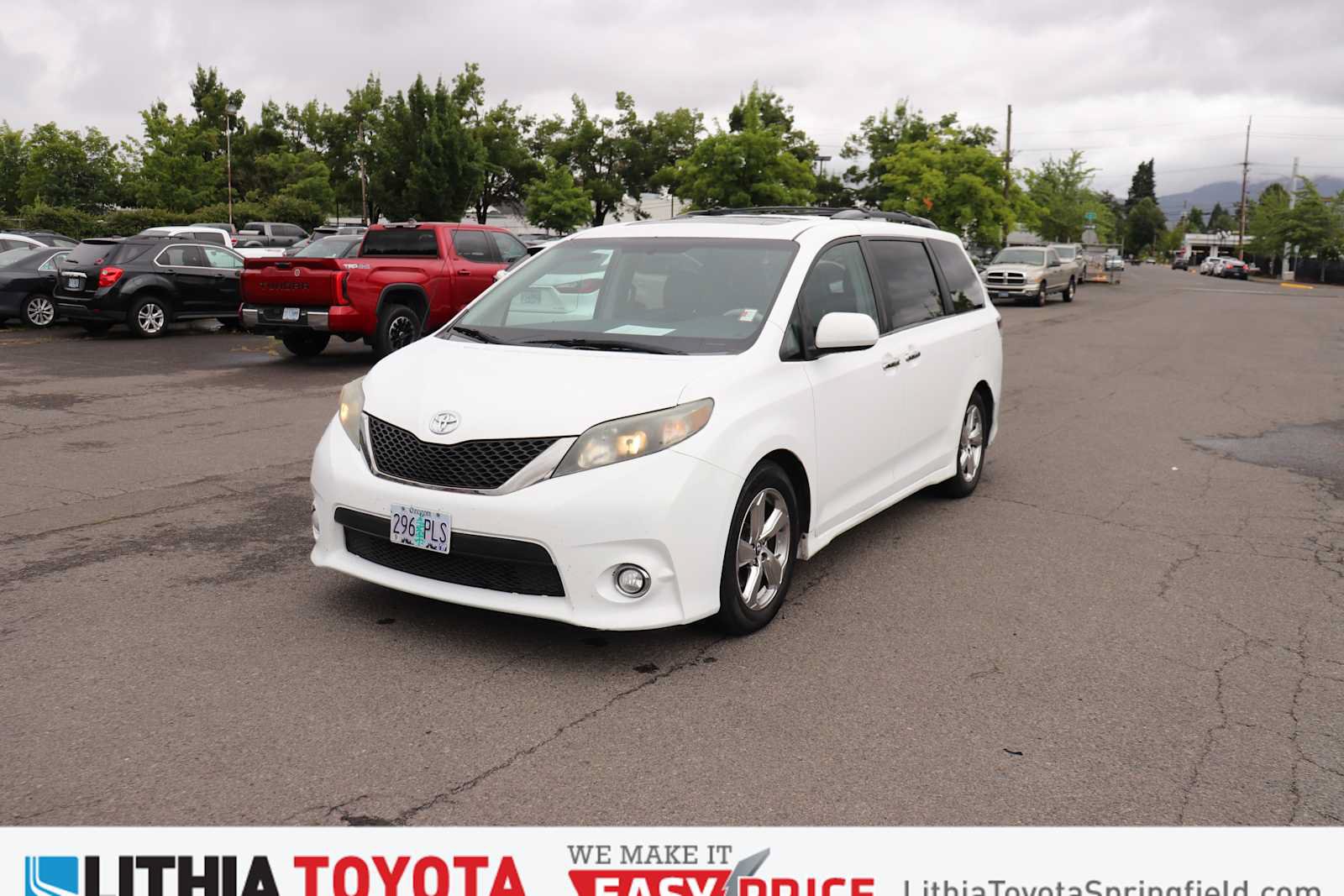 Used 2014 Toyota Sienna SE FWD image 1