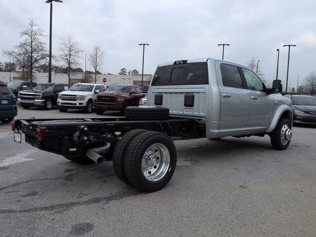 New 2026 RAM 4500 4x4 Crew Cab DRW w/ Laramie Trim Package image 4