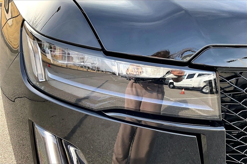 Certified 2024 Cadillac Escalade Sport Platinum w/ LPO, Floor Liner Package image 32