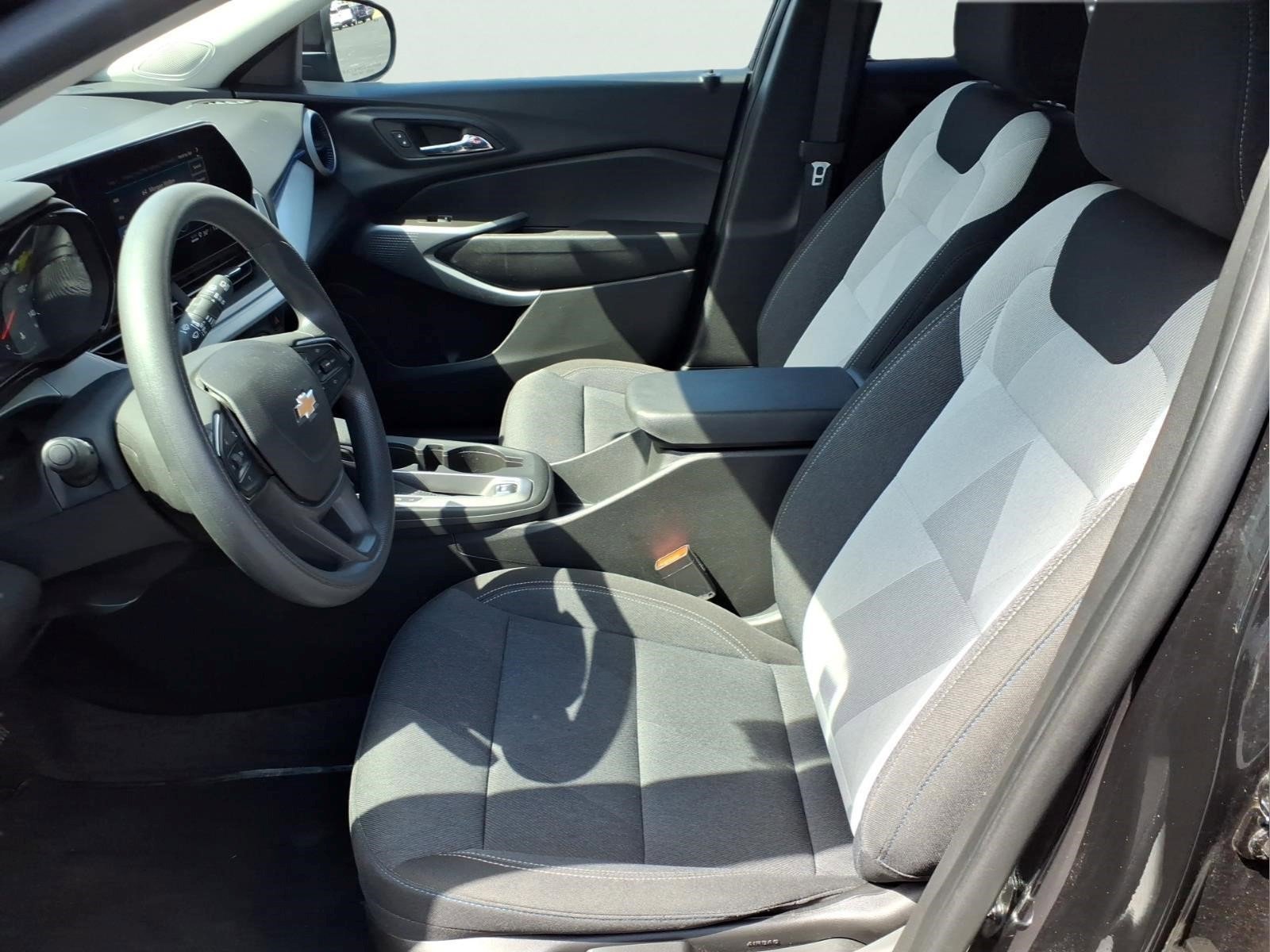 Used 2024 Chevrolet Trax LS w/ LS Convenience Package image 8