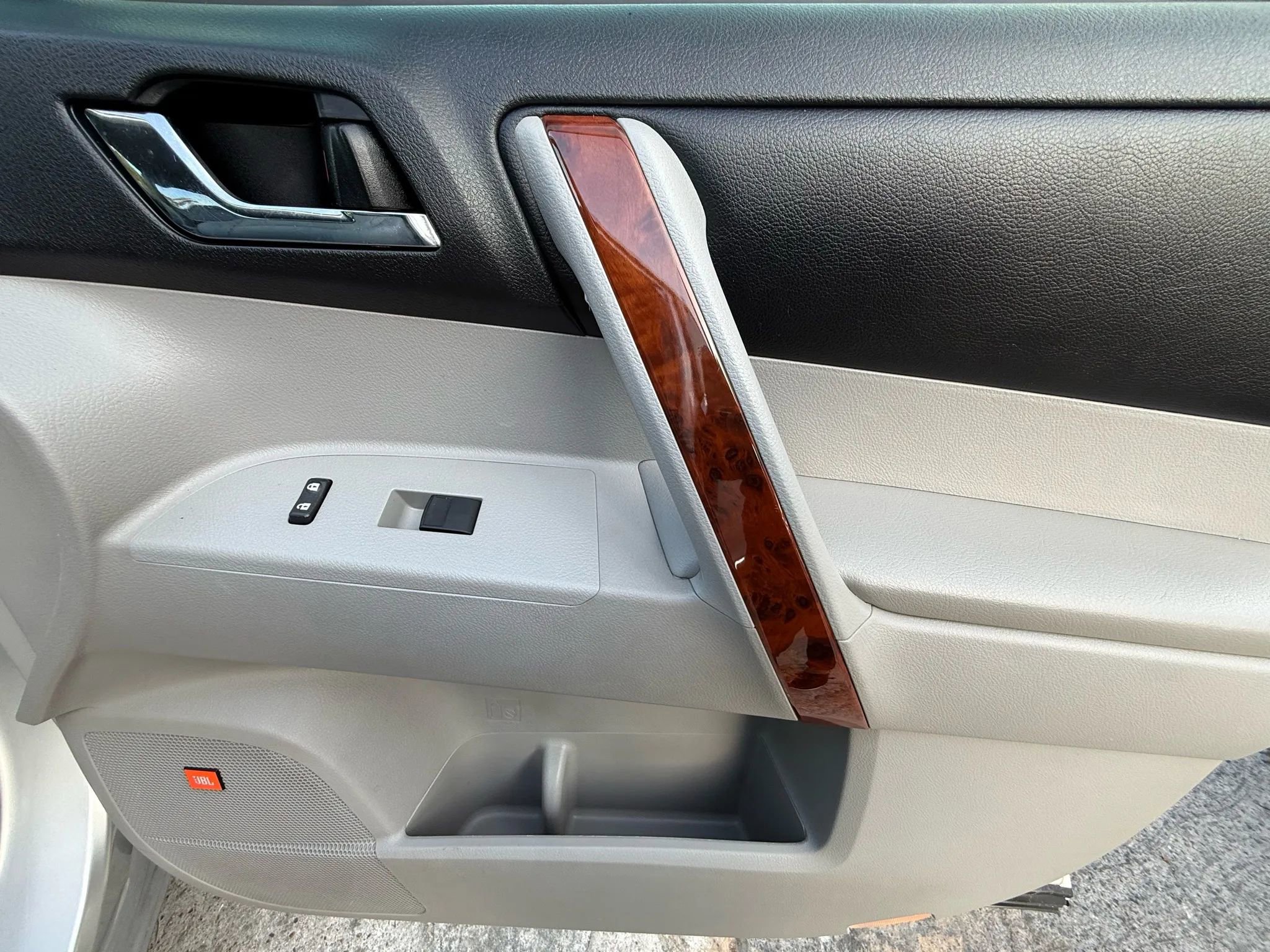 Used 2012 Toyota Highlander Limited w/ Tow Pkg image 23