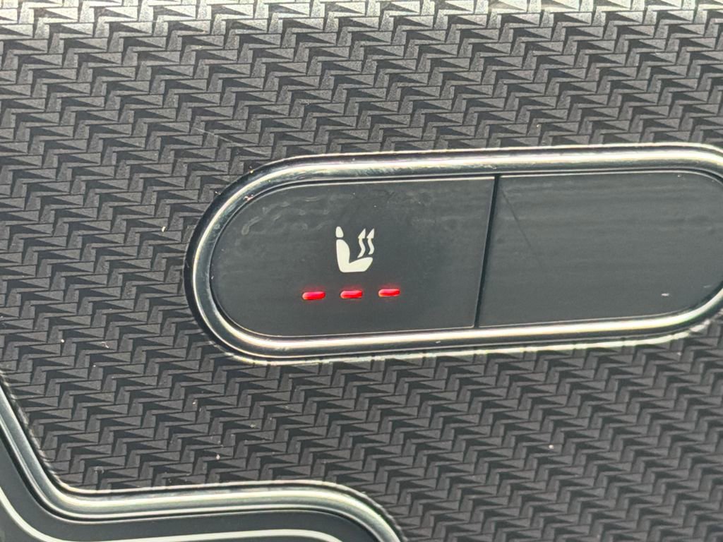 Used 2021 Mercedes-Benz GLB 250 4MATIC image 31