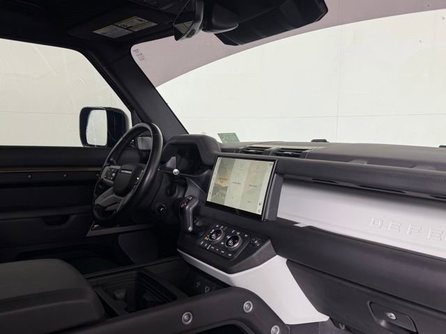 Used 2023 Land Rover Defender 130 X-Dynamic SE image 19