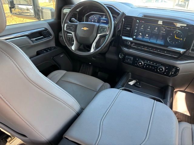 Used 2024 Chevrolet Silverado 2500 LTZ w/ LTZ Convenience Package image 17
