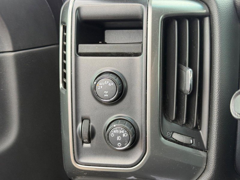 Used 2018 Chevrolet Silverado 1500 LT w/ All Star Edition AWD/4WD image 22