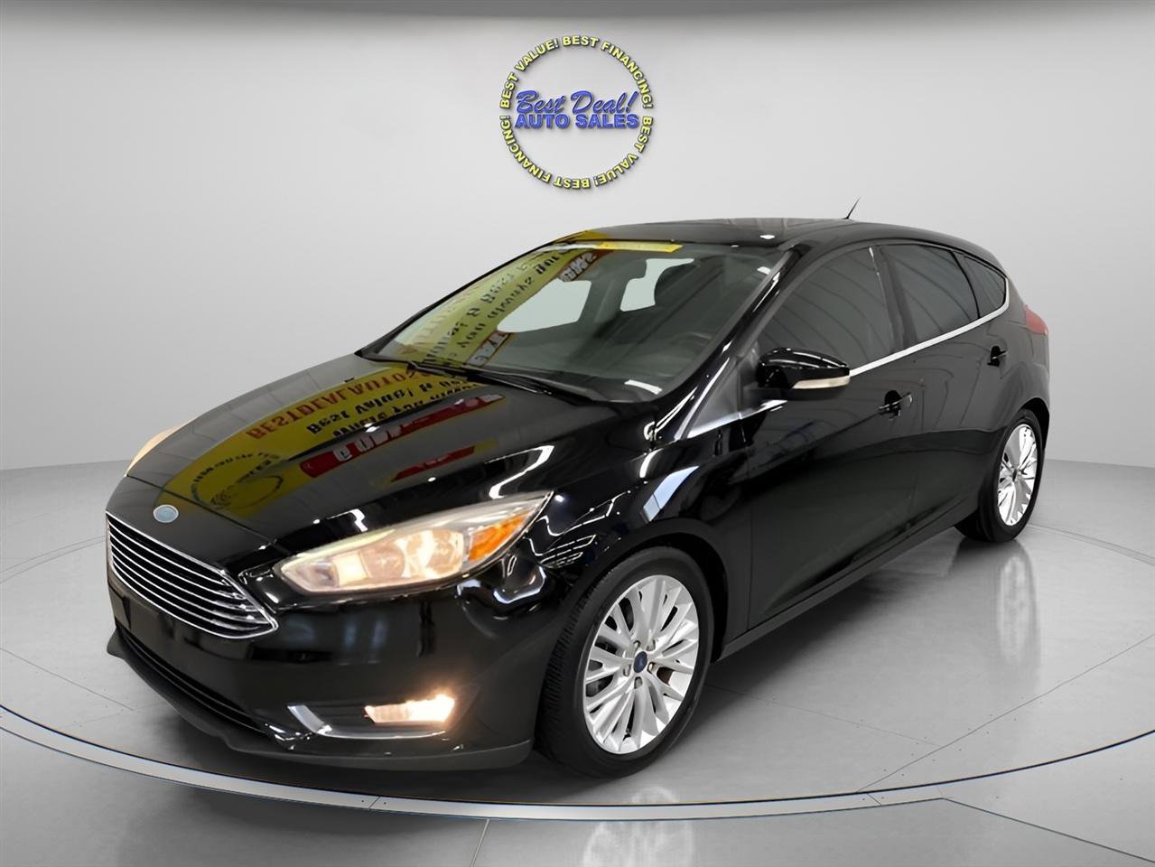 Used 2017 Ford Focus Titanium w/ Titanium Technology Package FWD image 2
