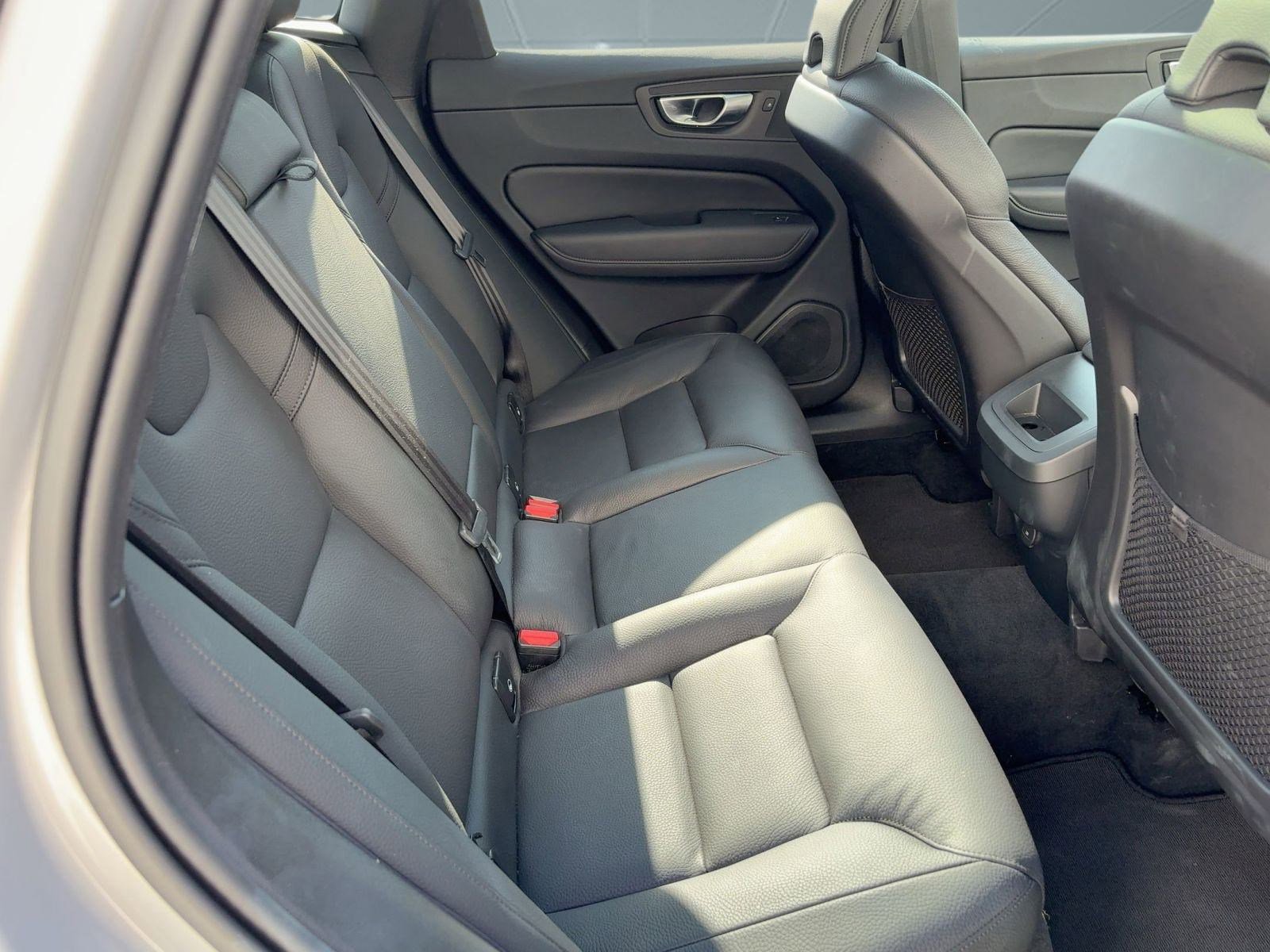 Certified 2025 Volvo XC60 B5 Plus image 29