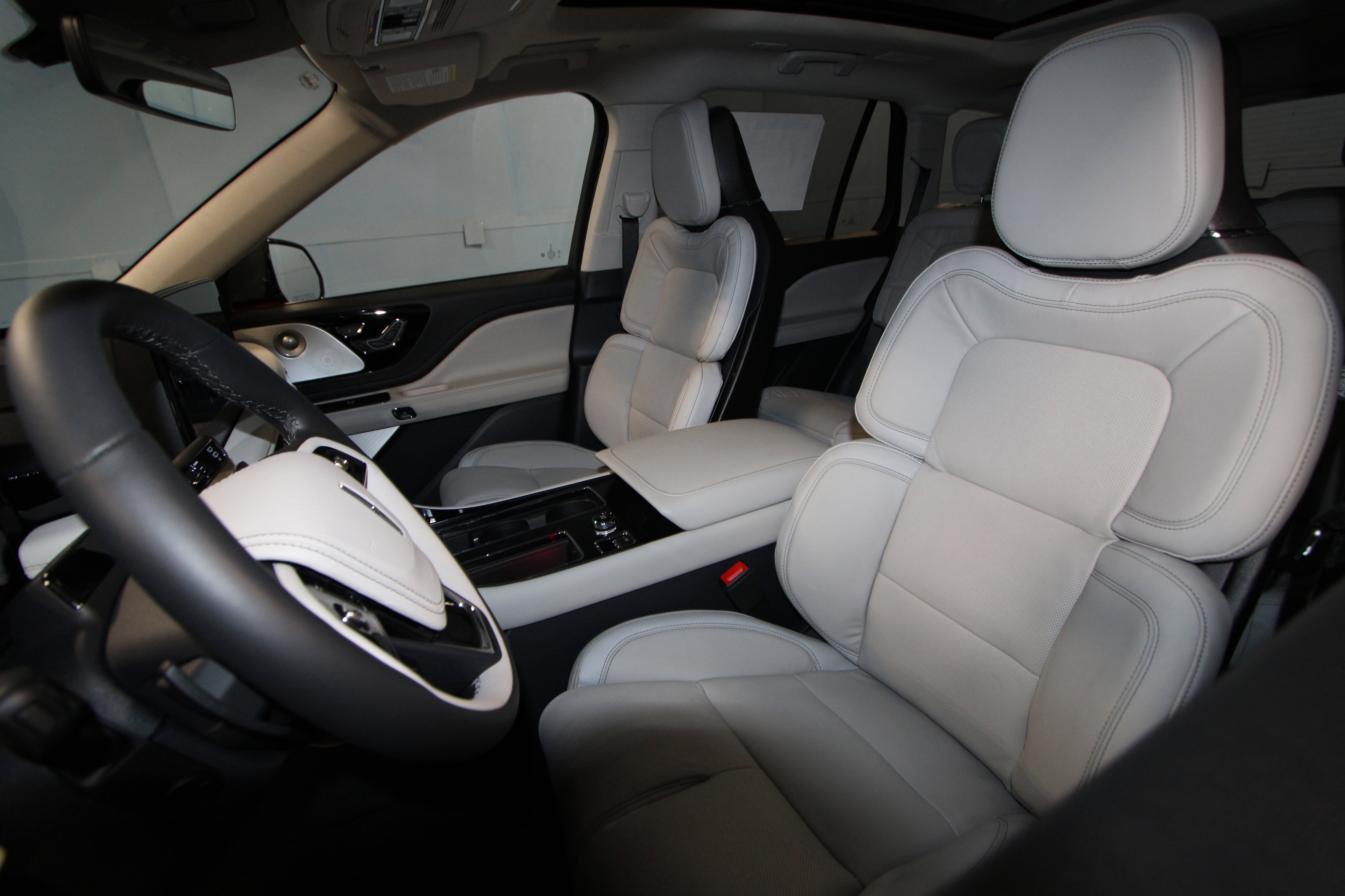 New 2026 Lincoln Aviator Reserve image 3