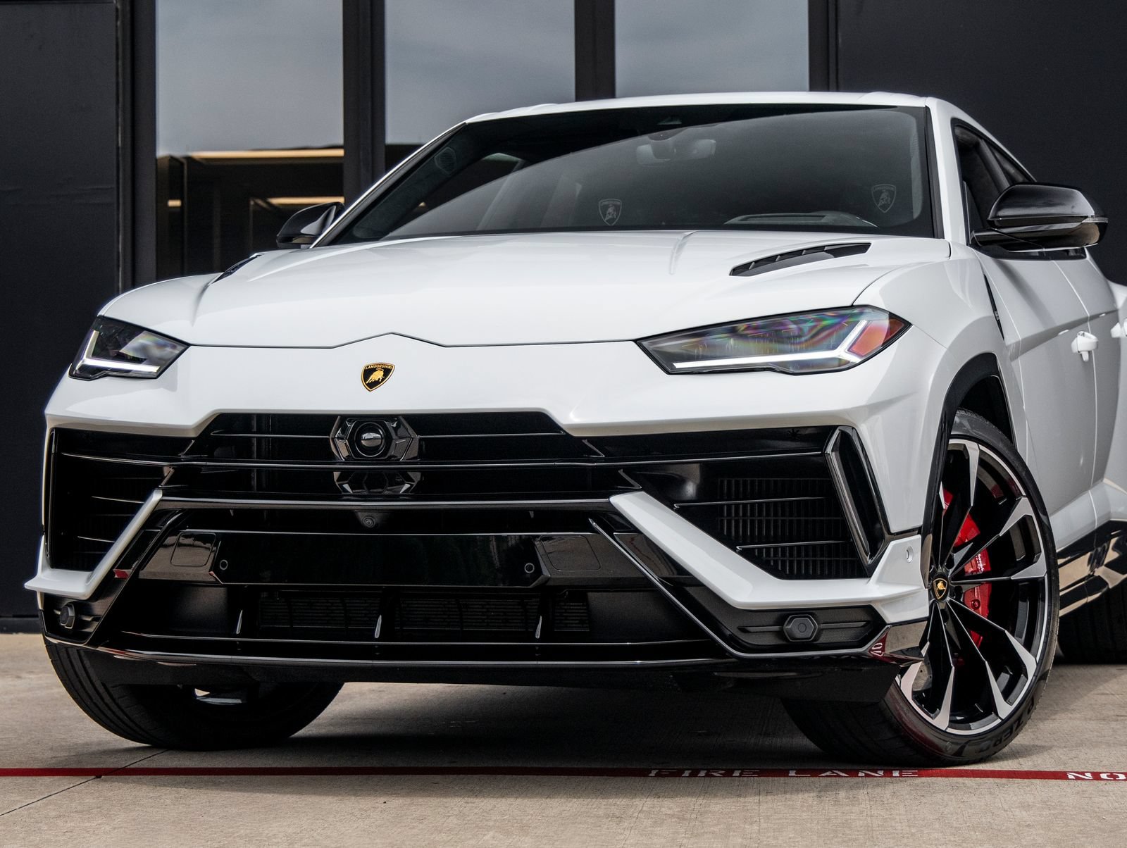 Used 2024 Lamborghini Urus S AWD/4WD image 3