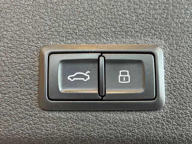 Used 2021 Audi e-tron Premium w/ Convenience Plus Package AWD/4WD image 38