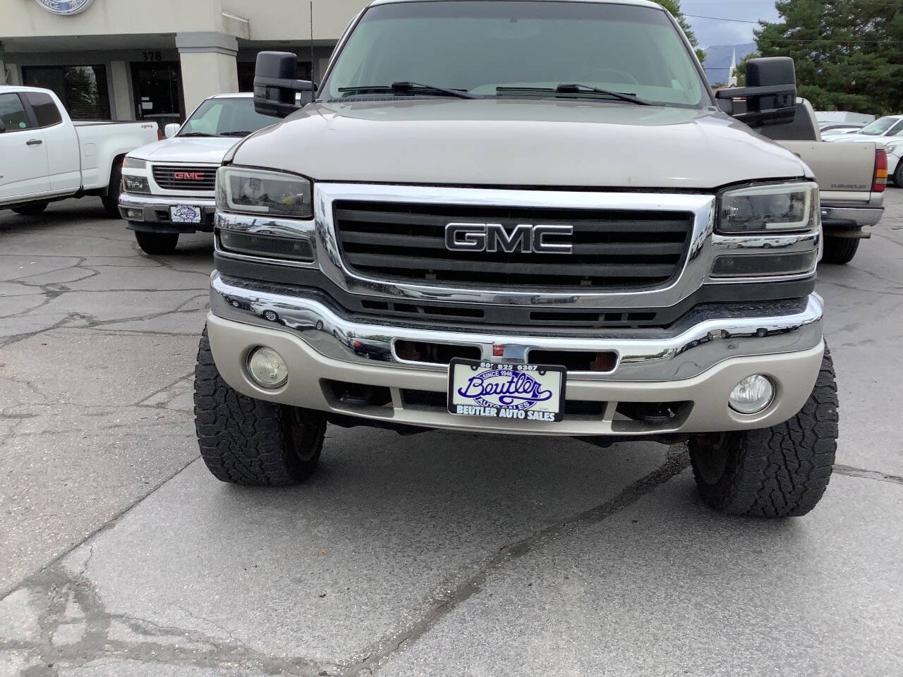 Used 2006 GMC Sierra 2500 SLE w/ Onstar Plus Package AWD/4WD image 6