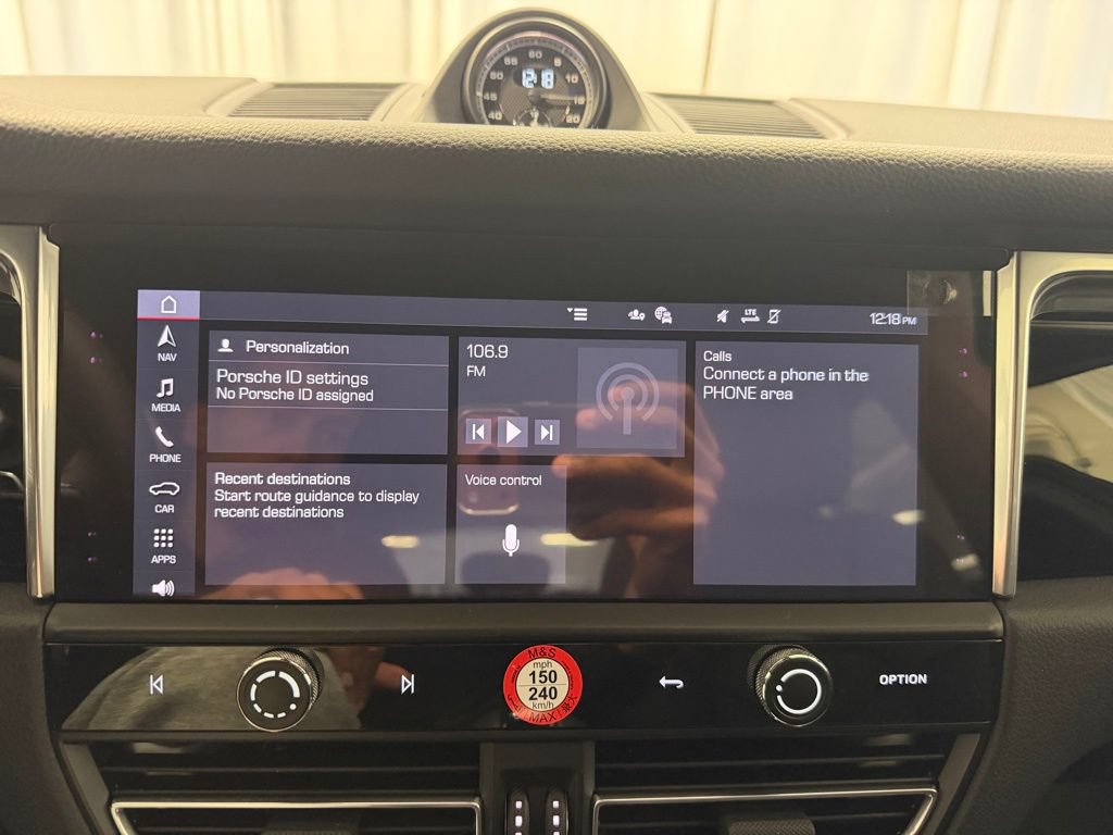 Certified 2026 Porsche Macan AWD/4WD image 17