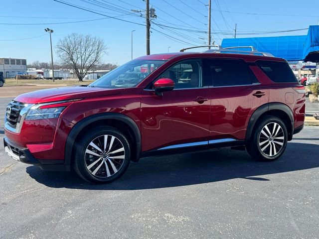 Used 2024 Nissan Pathfinder Platinum w/ Cargo Package image 3
