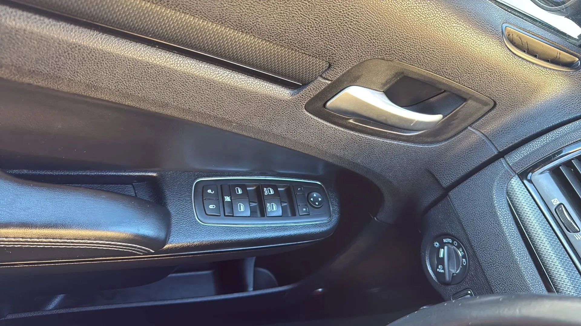 Used 2016 Chrysler 300 S RWD image 21