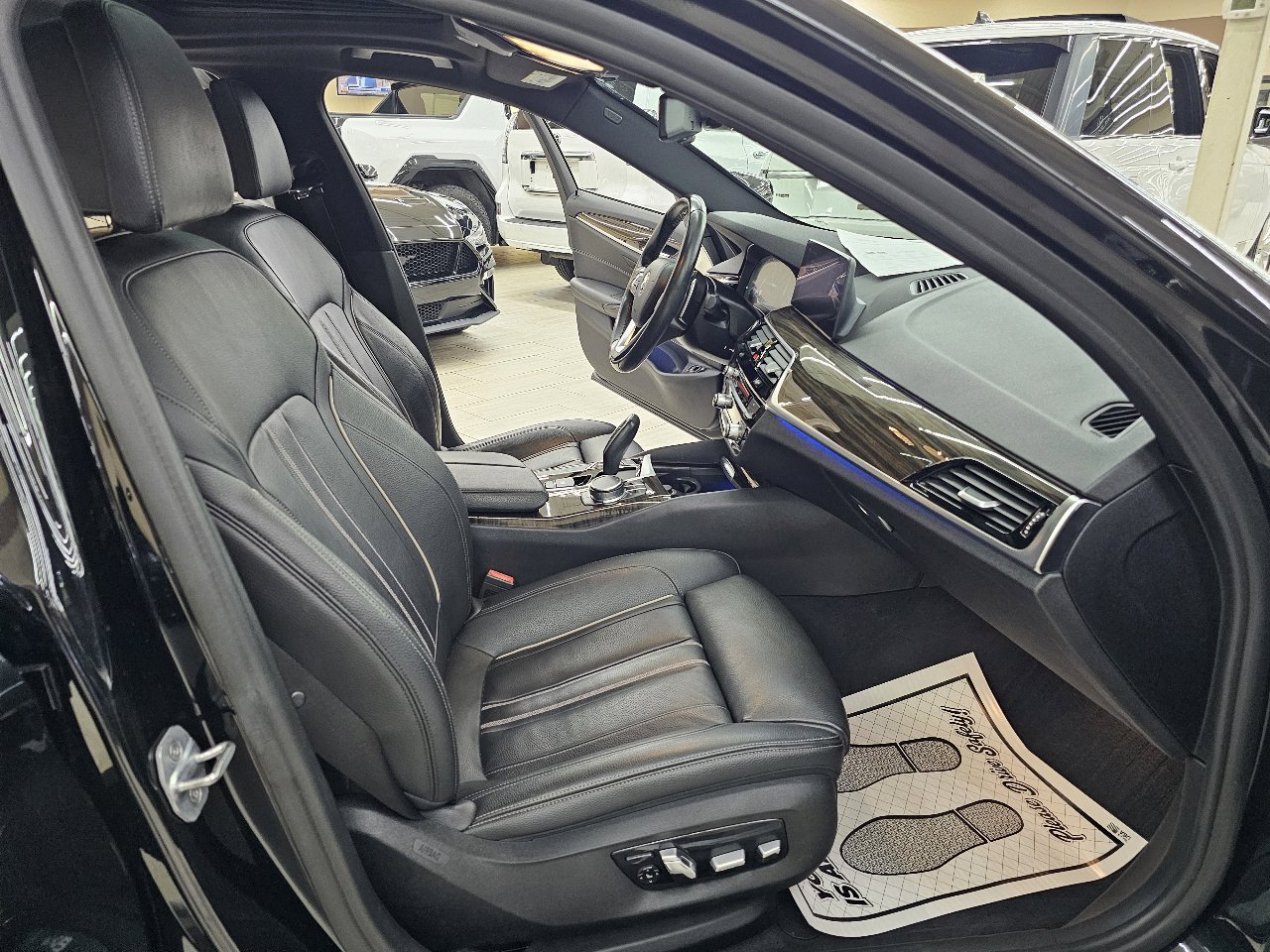 Used 2019 BMW 530e w/ Premium Package image 22