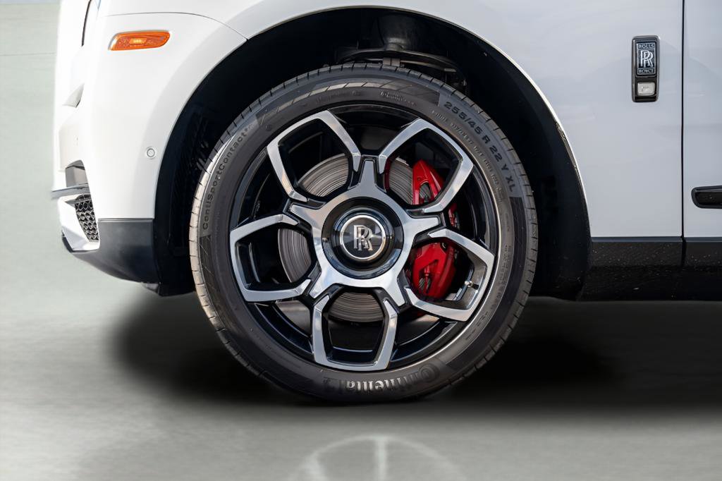 Used 2022 Rolls-Royce Cullinan Black Badge image 9