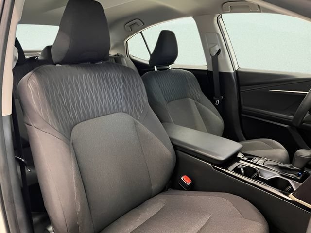 Used 2025 Toyota Camry LE FWD image 5