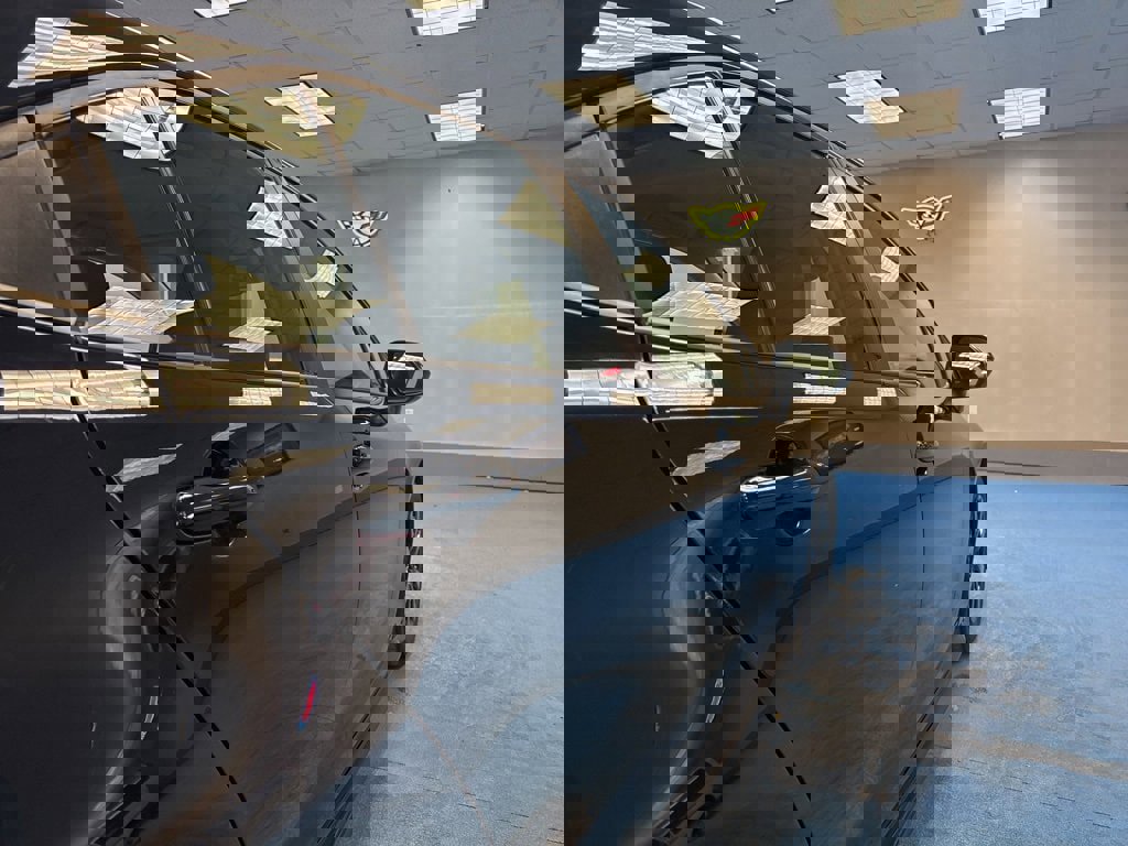 Used 2025 Toyota Corolla LE image 6