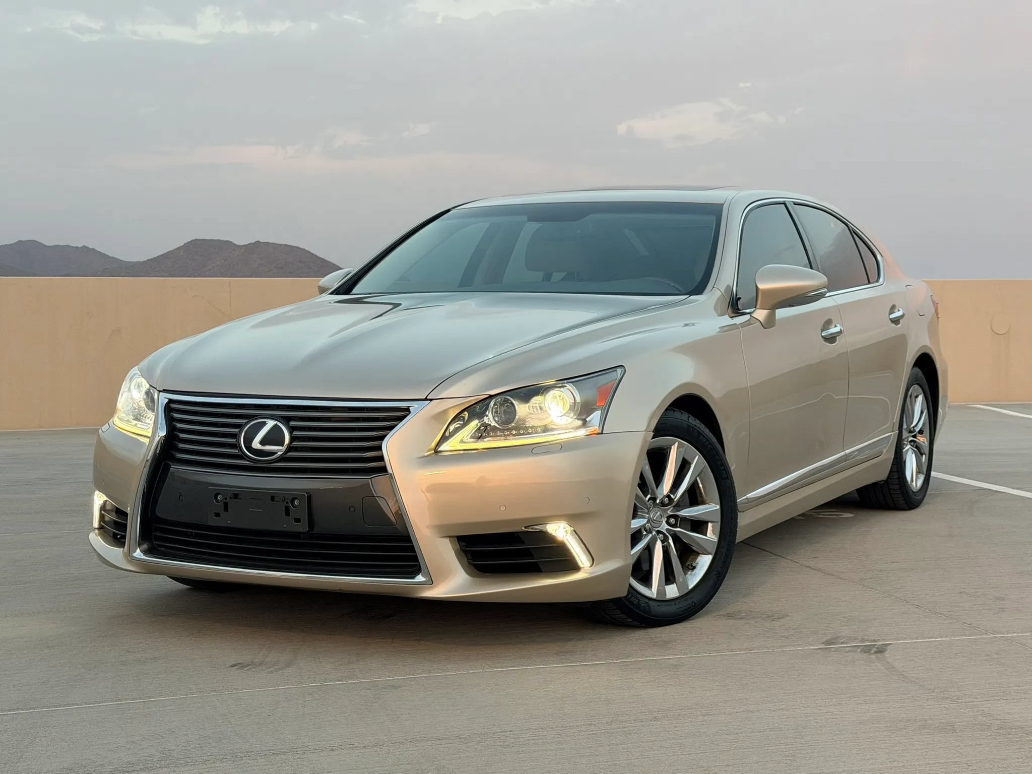 Used 2013 Lexus LS 460 w/ Comfort Pkg RWD image 22