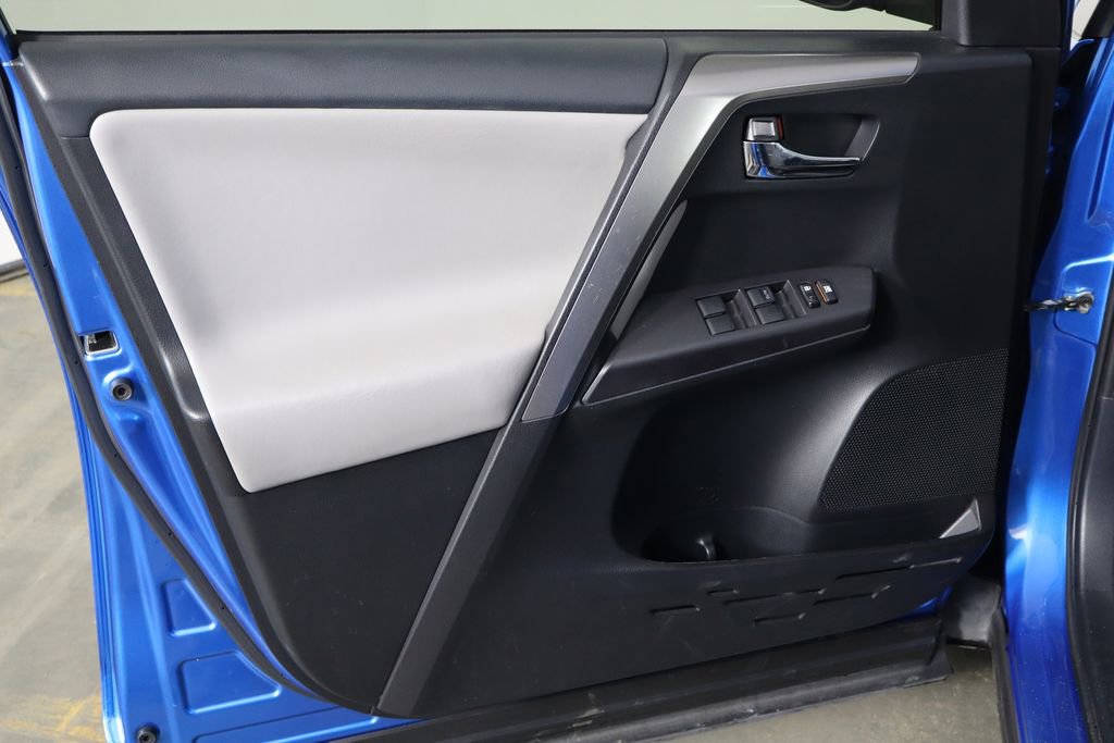 Used 2018 Toyota RAV4 XLE FWD image 20