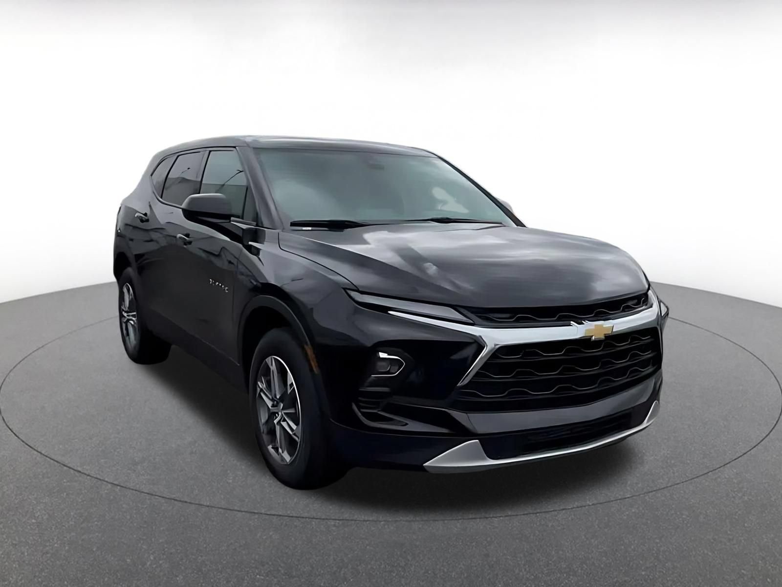 Used 2026 Chevrolet Blazer LT FWD image 3