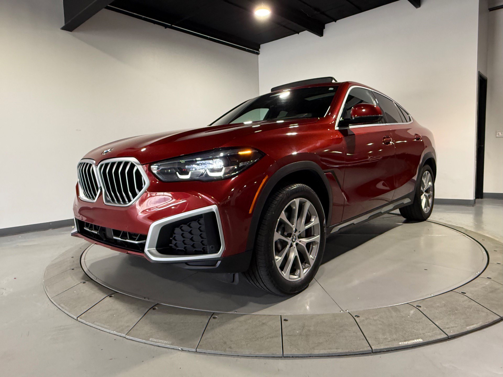Used 2022 BMW X6 xDrive40i AWD/4WD image 3