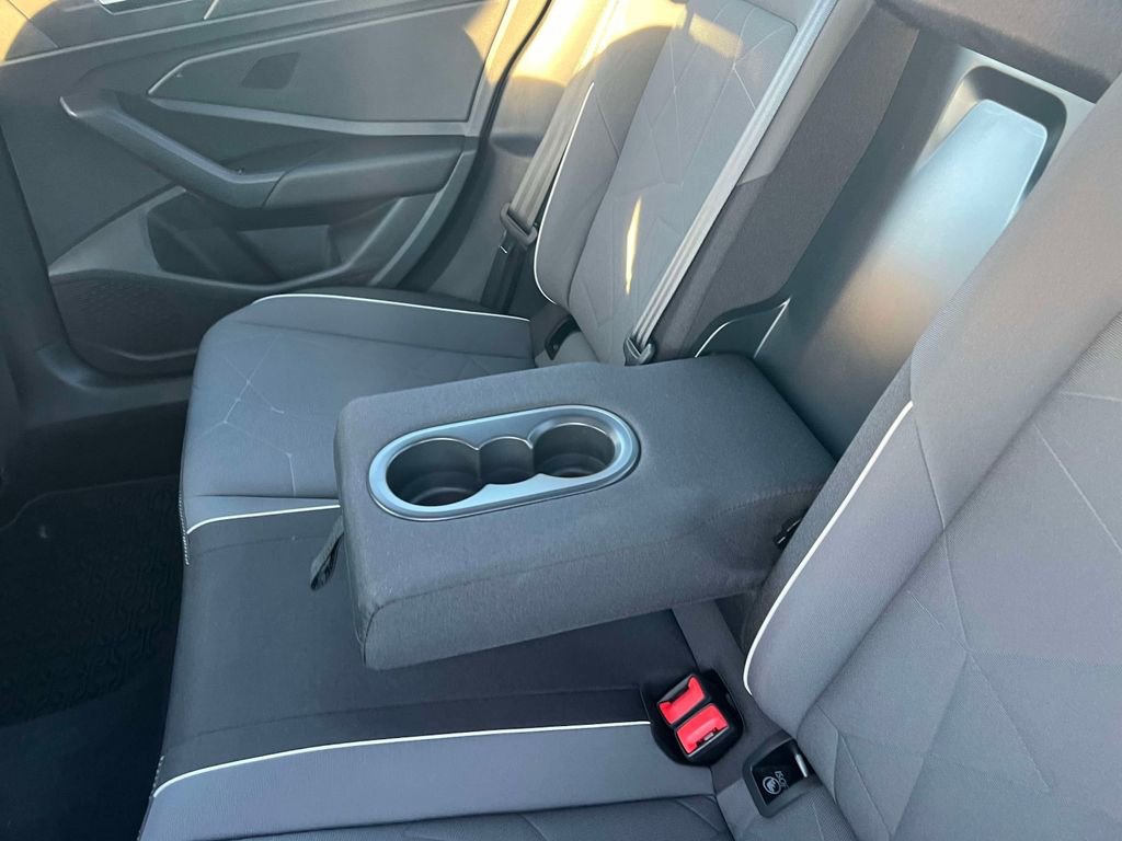 Used 2025 Volkswagen Jetta Sport image 15