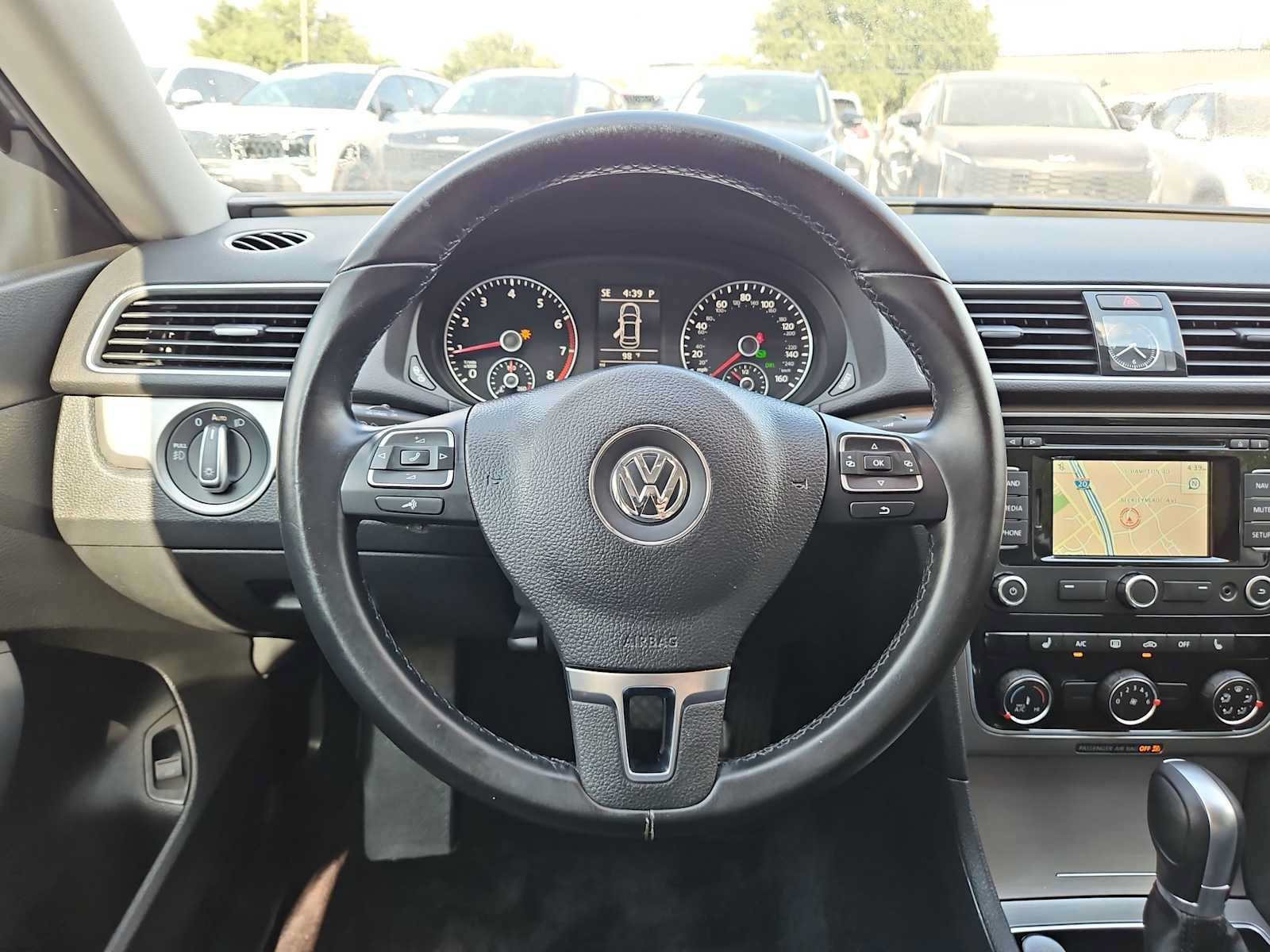 Used 2015 Volkswagen Passat 1.8T SE FWD image 17