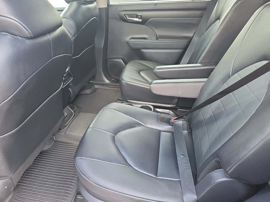 Certified 2025 Toyota Highlander XLE AWD/4WD image 12