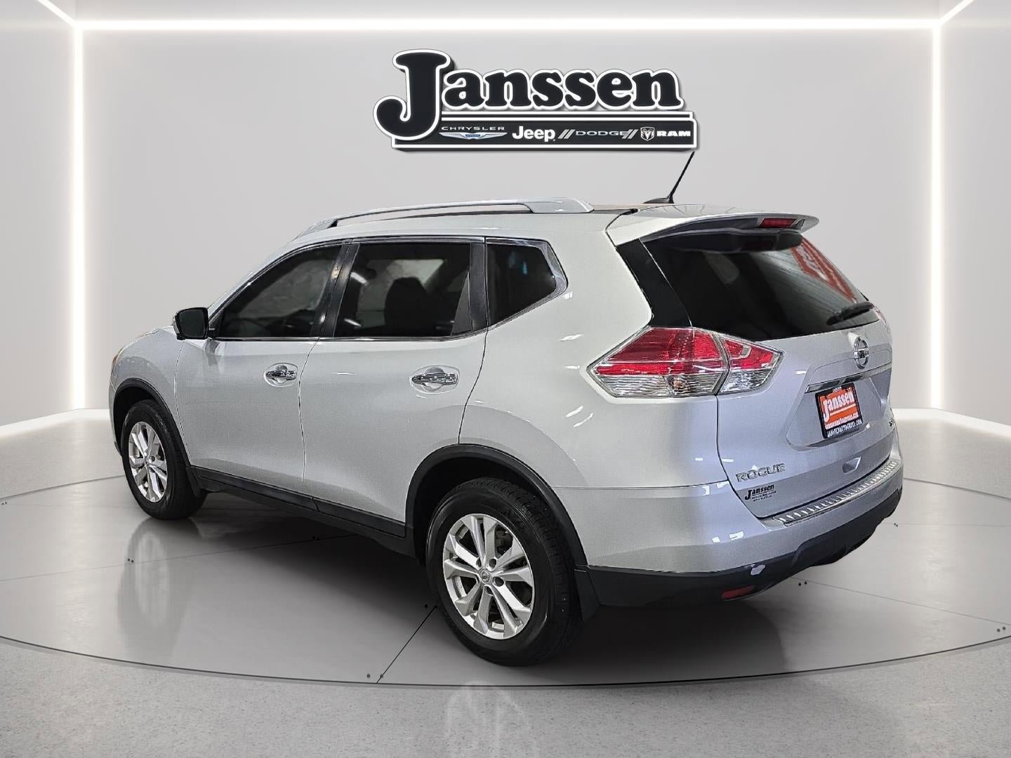 Used 2016 Nissan Rogue SV w/ SV Premium Package AWD/4WD image 3