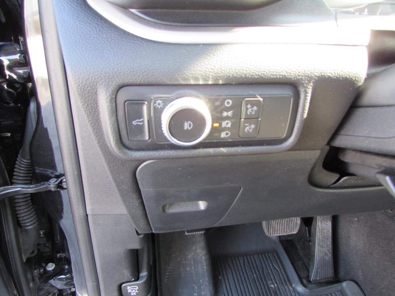 Used 2022 Ford Explorer XLT w/ Equipment Group 202A image 14