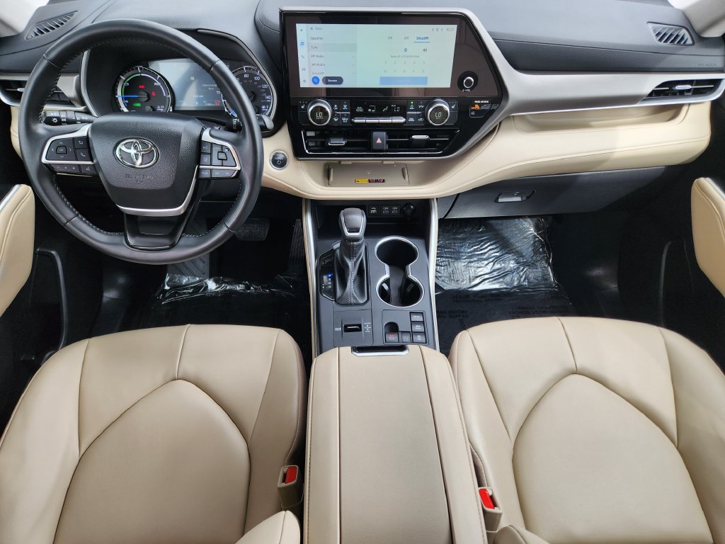 Used 2025 Toyota Highlander XLE AWD/4WD image 15