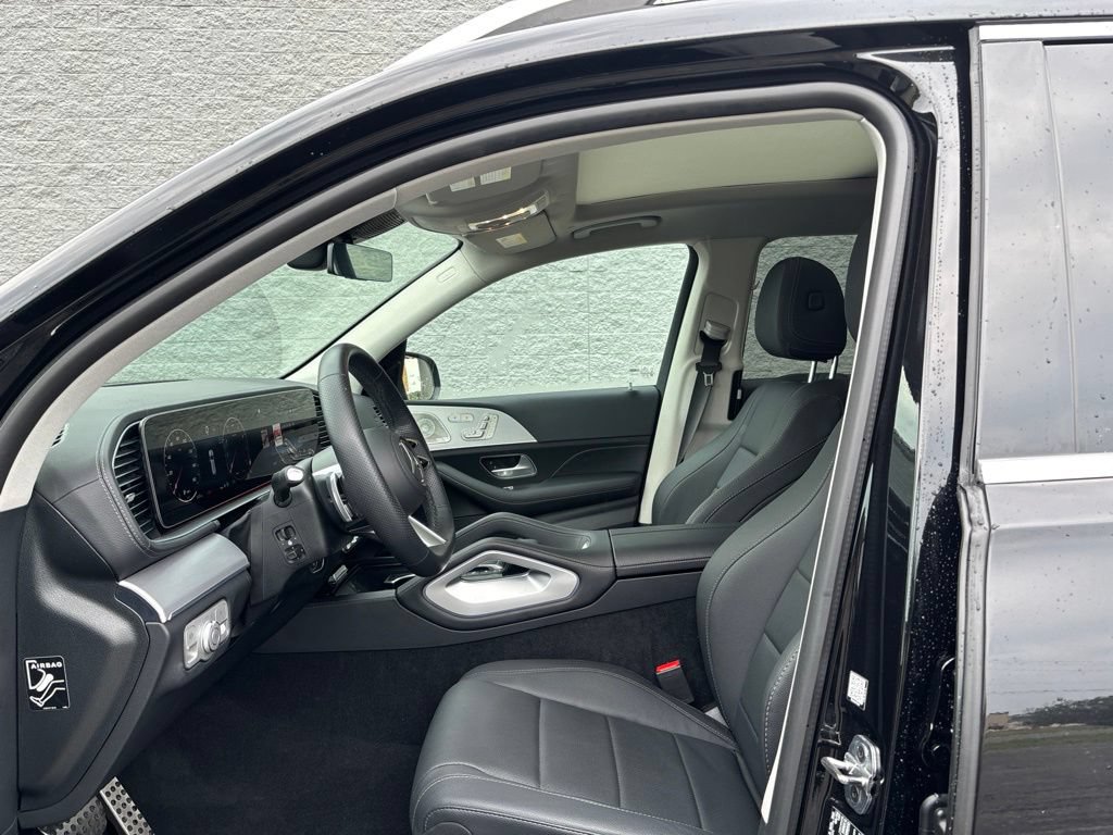 Used 2026 Mercedes-Benz GLS 450 4MATIC image 9