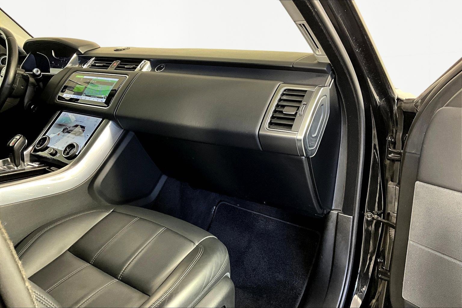 Used 2021 Land Rover Range Rover Sport SE image 28