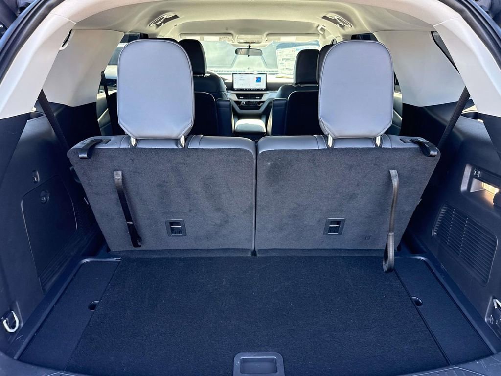 Used 2025 Ford Explorer Active w/ Active Comfort Package image 8