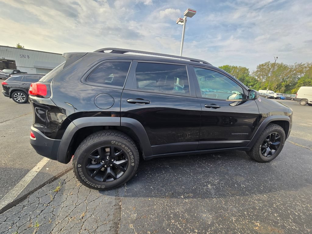 Used 2016 Jeep Cherokee Trailhawk w/ Comfort/Convenience Group AWD/4WD image 8