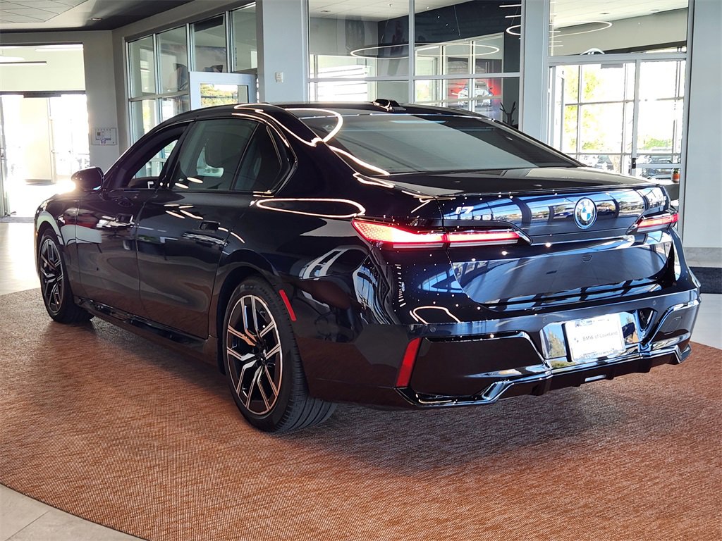 New 2026 BMW i7 xDrive60 w/ Executive Package image 3