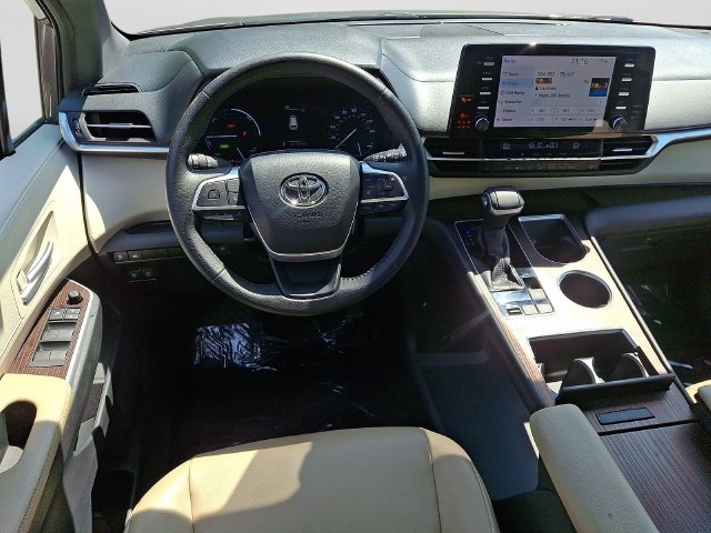 Used 2021 Toyota Sienna XLE FWD image 13
