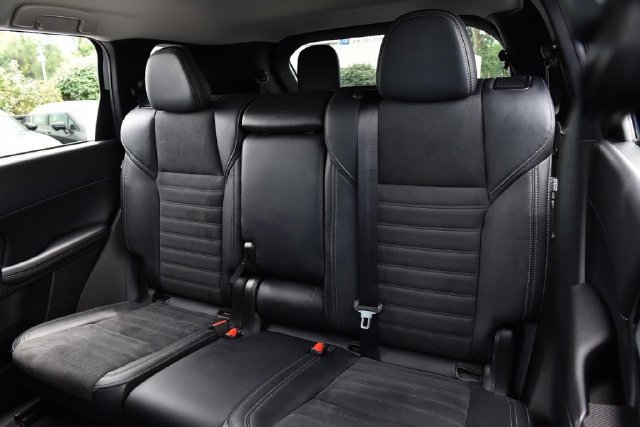 Used 2025 Mitsubishi Outlander AWD image 25