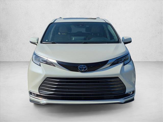 Used 2021 Toyota Sienna Limited FWD image 2