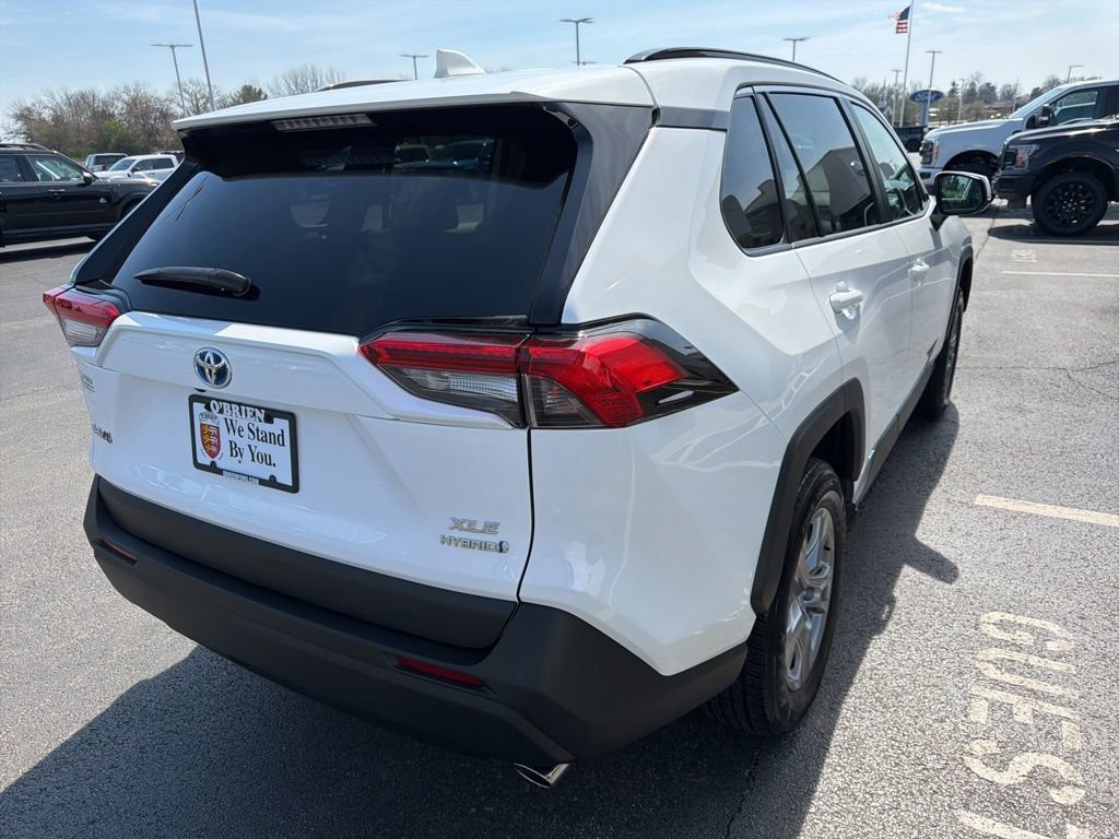 Used 2022 Toyota RAV4 XLE w/ Convenience Package AWD/4WD image 5