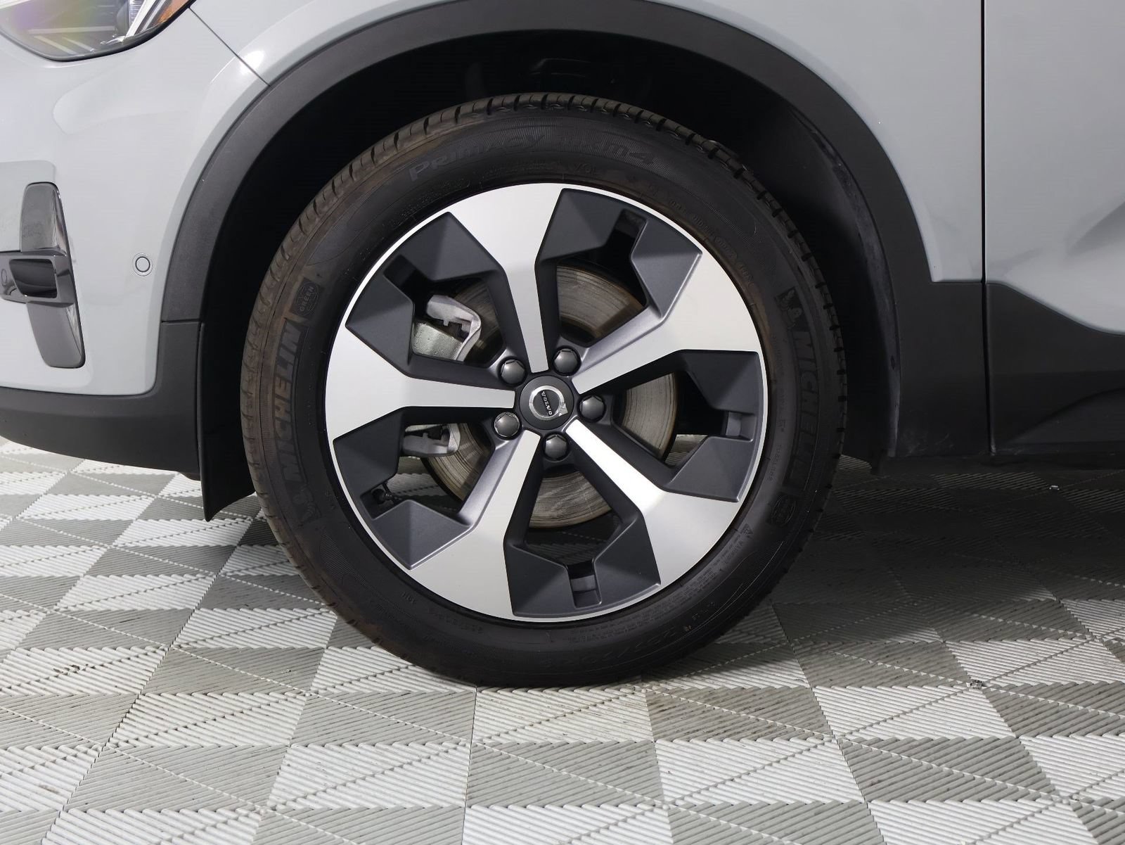 Certified 2026 Volvo XC40 B5 Plus AWD/4WD image 28