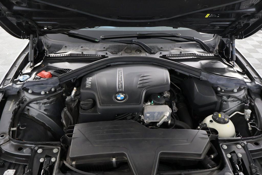 Used 2018 BMW 320i Sedan RWD image 13