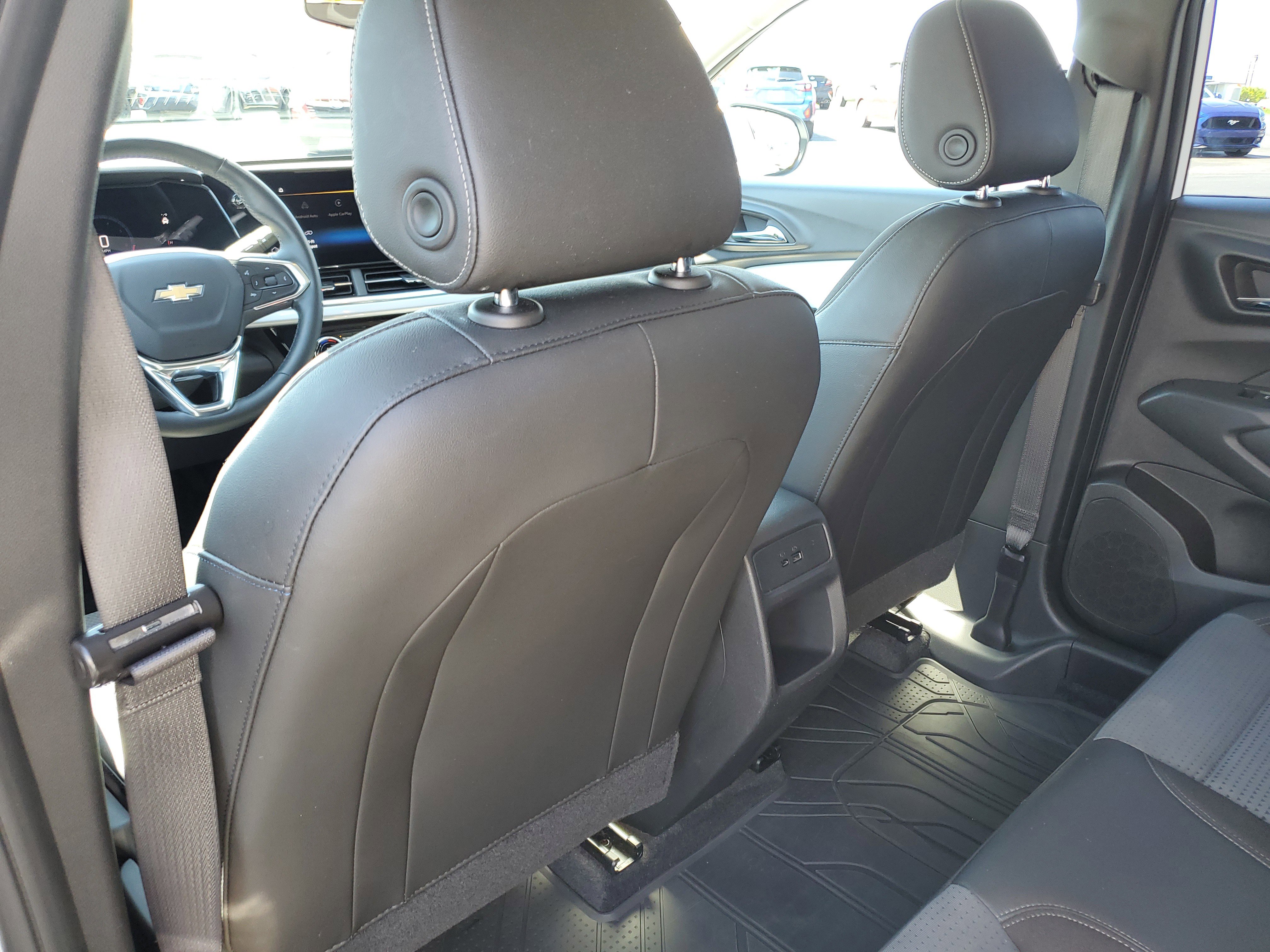 Used 2024 Chevrolet Trax LT w/ Driver Confidence Package FWD image 11