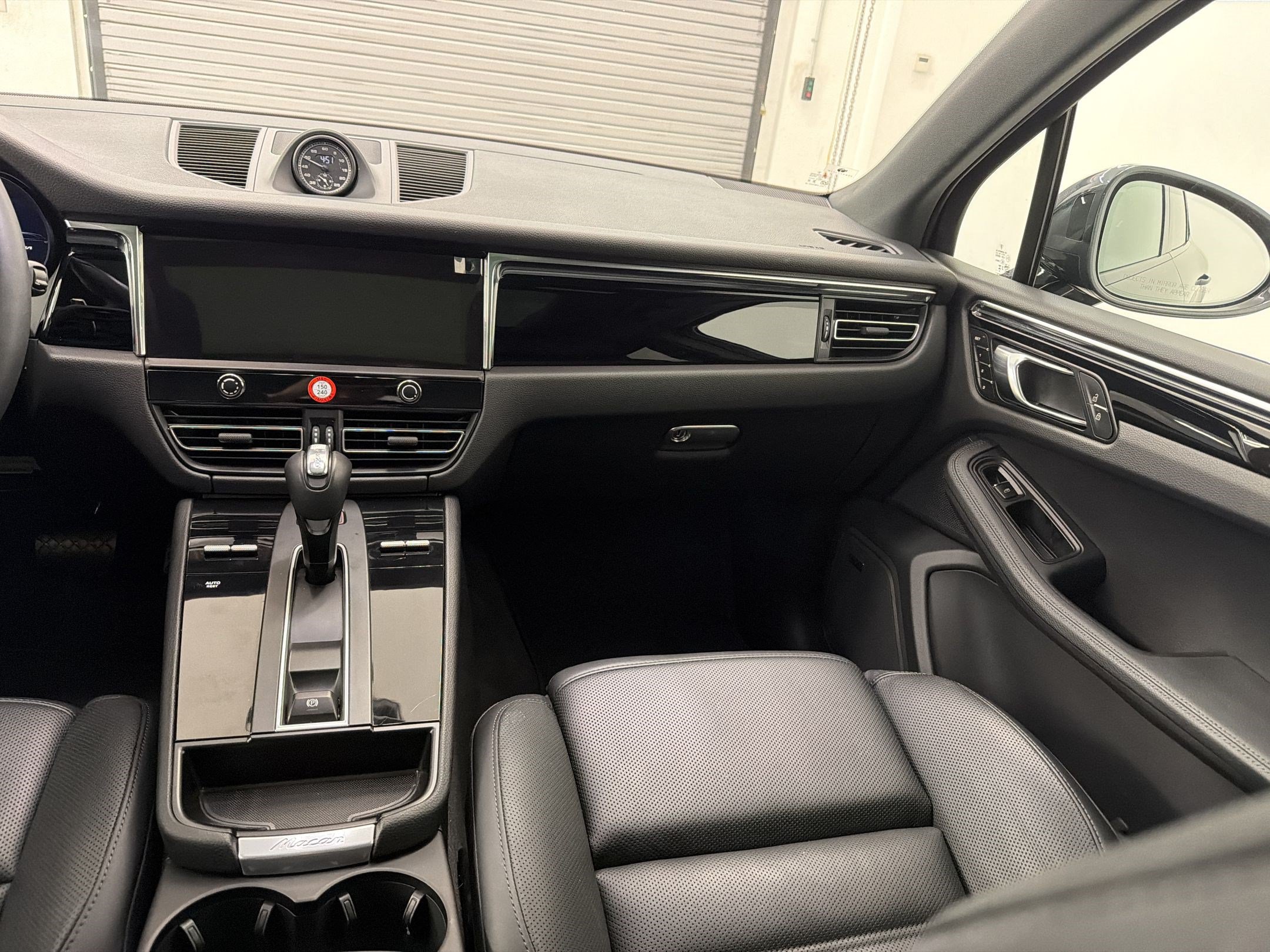 Used 2026 Porsche Macan AWD/4WD image 30