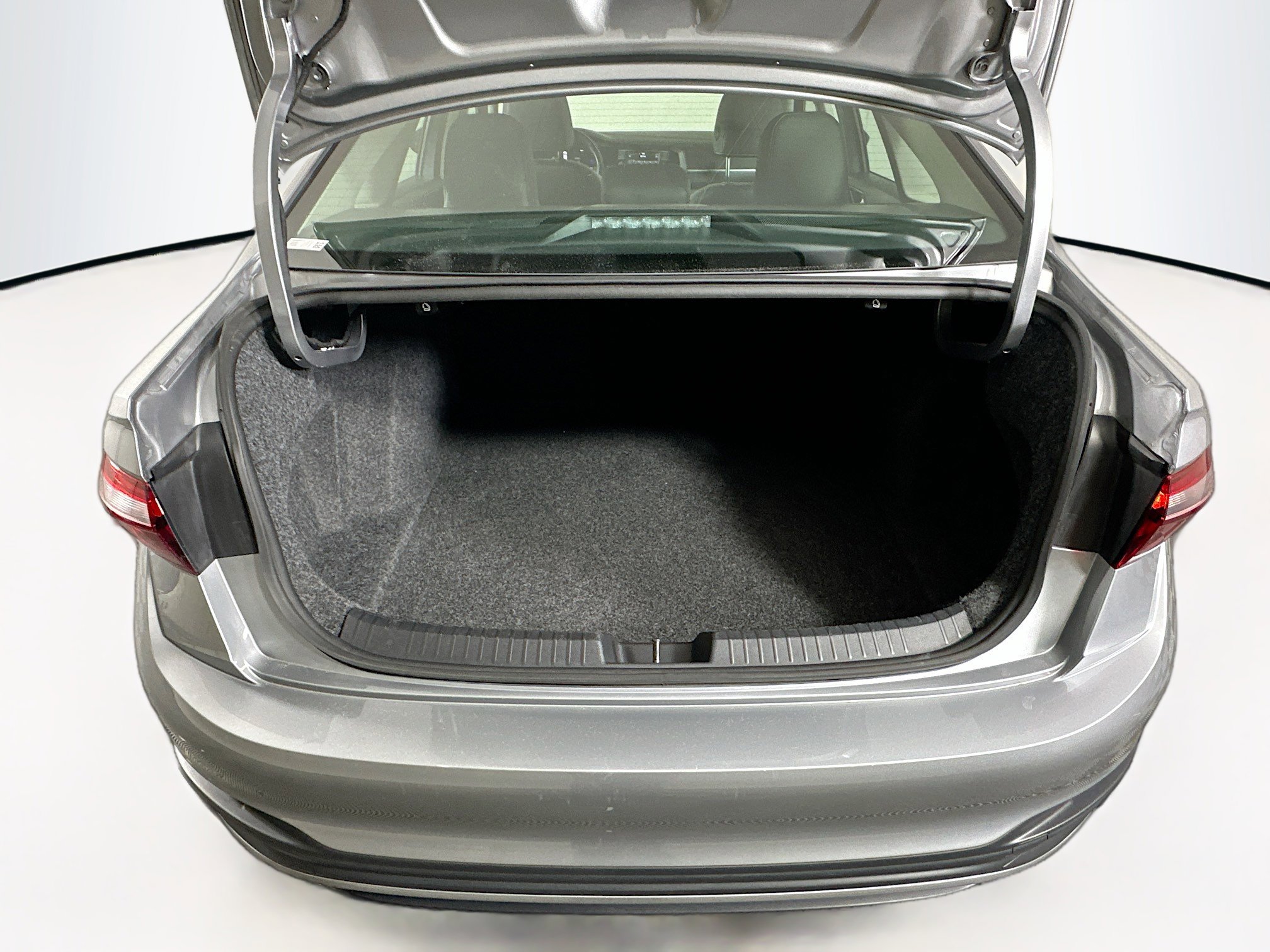 Used 2024 Volkswagen Jetta SE image 28