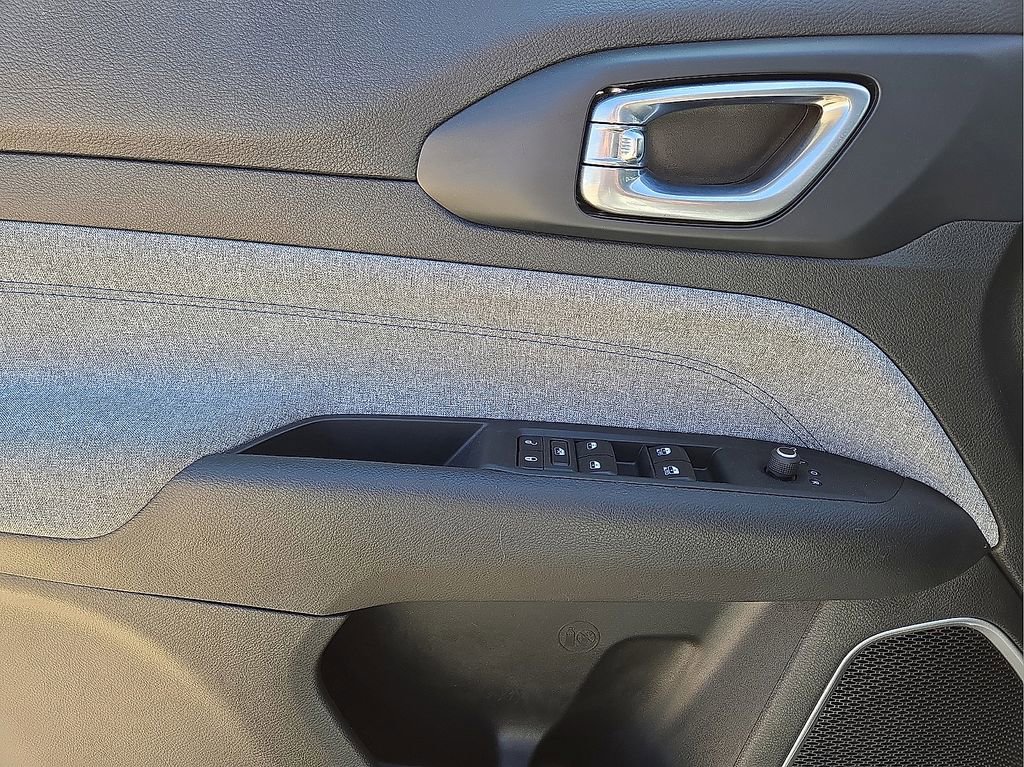 Used 2024 Jeep Compass Latitude image 21