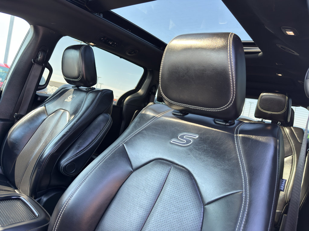 Used 2023 Chrysler Pacifica Touring-L w/ S Appearance Package image 28